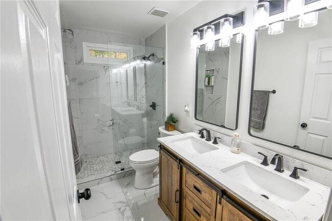 Building Photo - 1865 Oak Tree Hollow