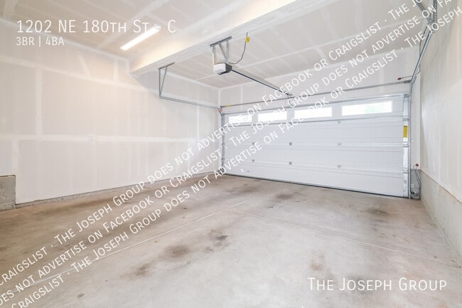 Building Photo - 1202 NE 180th St