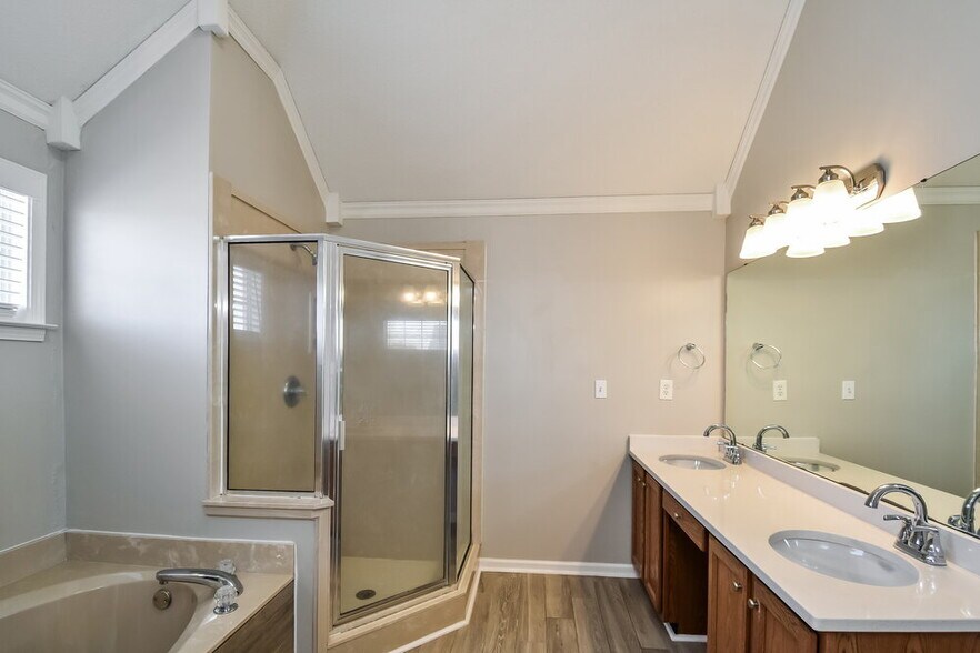 Building Photo - 752 N Ericson Rd