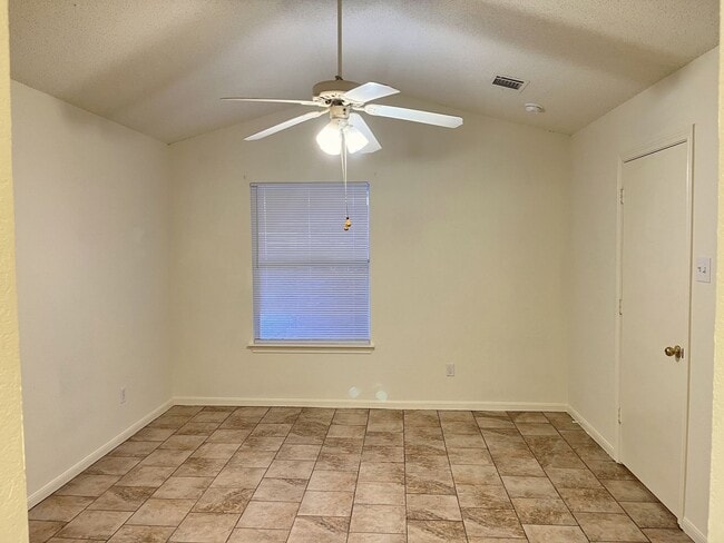 Building Photo - Lorena ISD Duplex