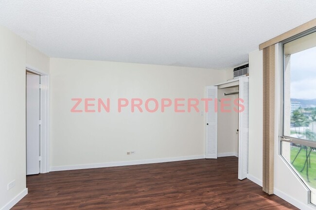 Building Photo - 2 bedroom, 2 bath & 1 parking for rent at Royal Court