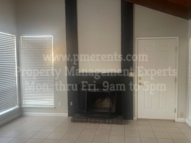 Building Photo - Duplex