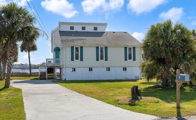 Building Photo - Boaters Paradise