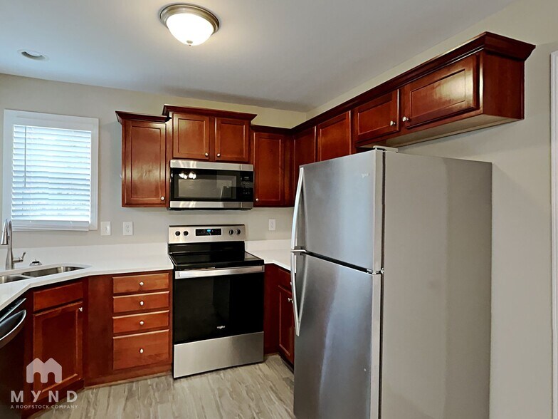 Building Photo - 205 Ivy Ct