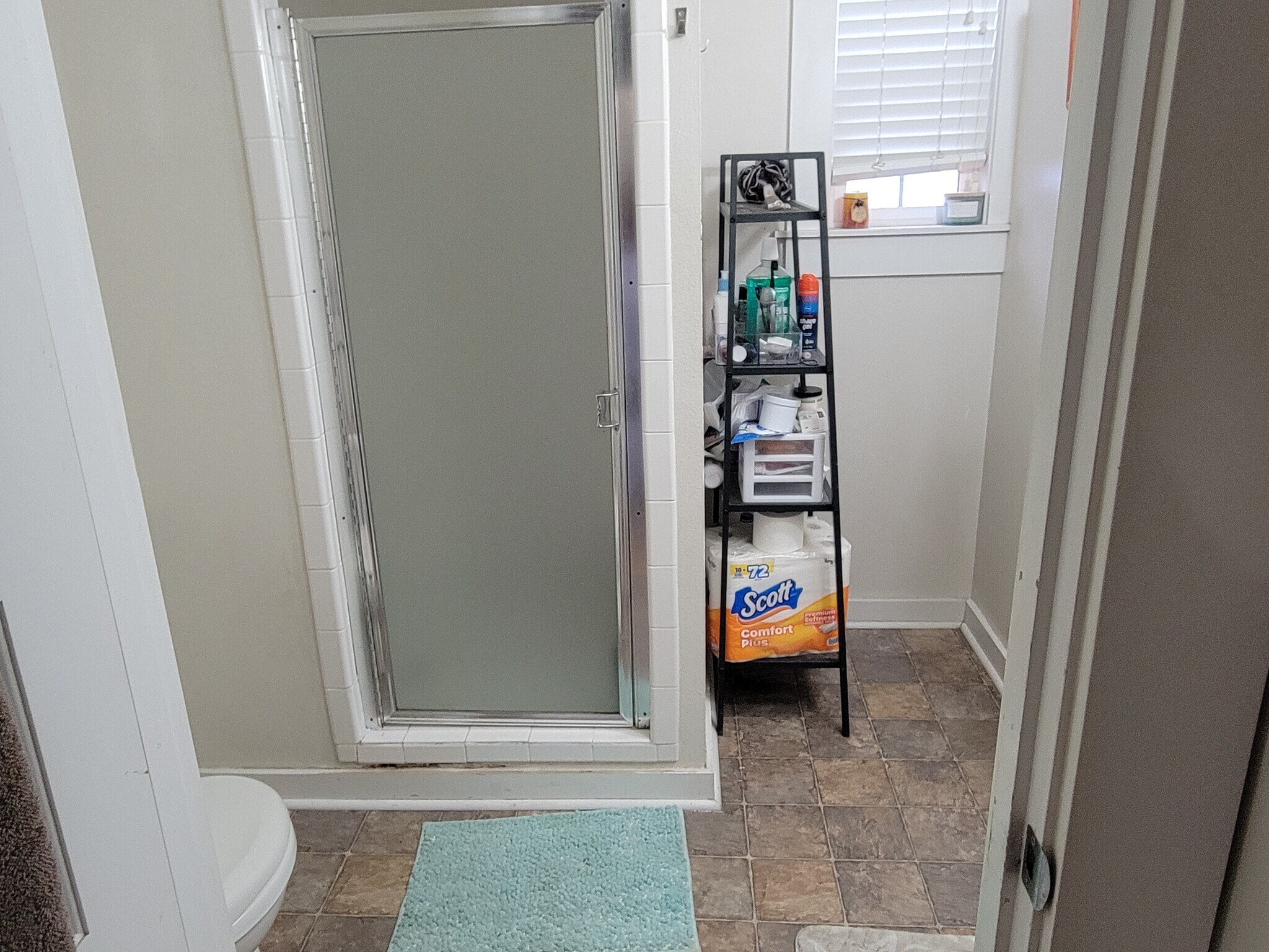 Building Photo - 3915 N Vancouver Ave