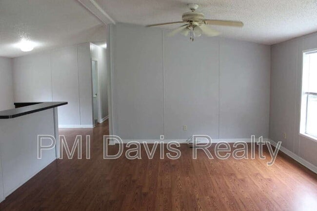 Building Photo - 4687 Mayflower St
