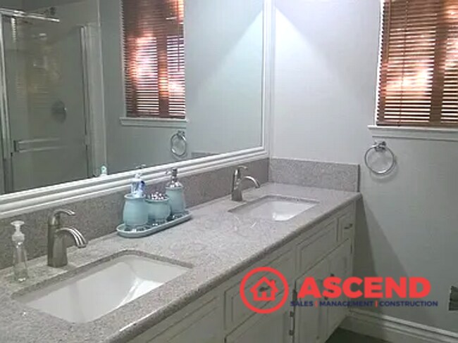 Building Photo - Beautiful 4 Bedroom Home Near Coffee Rd. & Hageman Rd.