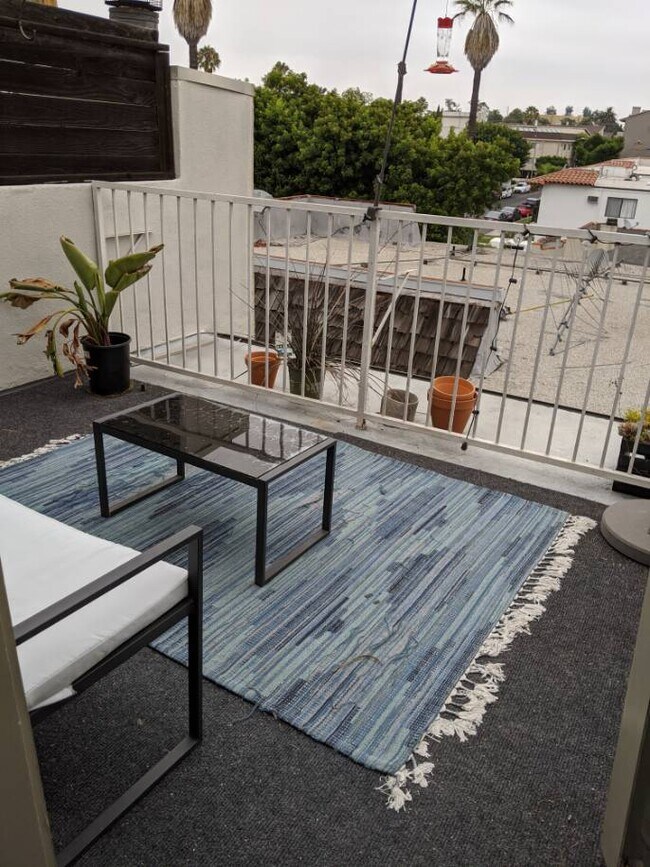Rooftop Patio - 9808 Regent St
