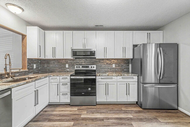 Building Photo - 103 Meadowbrook Ln