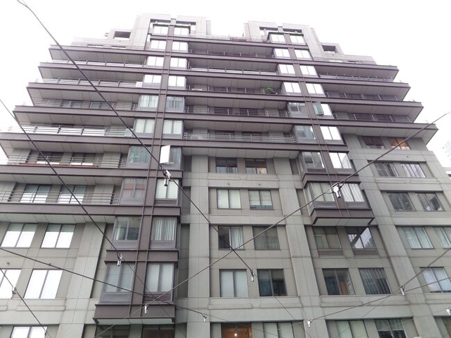 Building Photo - Adorable One Bedroom Seattle Condo in Unbeatable Location - Walk to Pike Place Market!