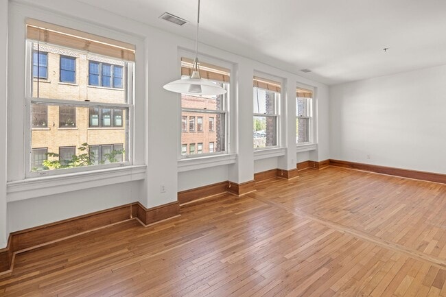Building Photo - 55 1/2 Haywood St, Apt 3B