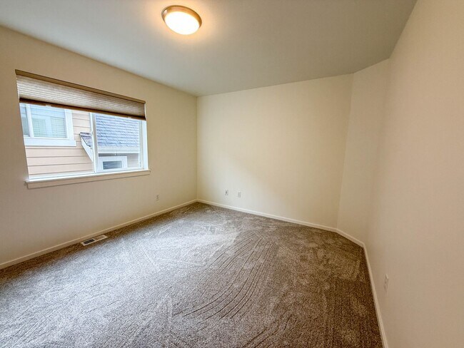 Building Photo - 4Bd/2.75Ba Issaquah House