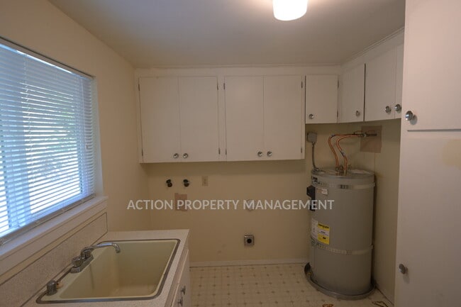 Building Photo - 2 bed 1 bath waterfront home, in Sequim