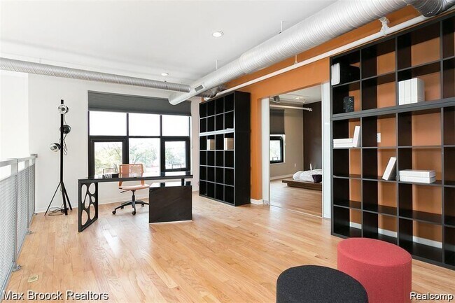 Building Photo - 100 N Center St