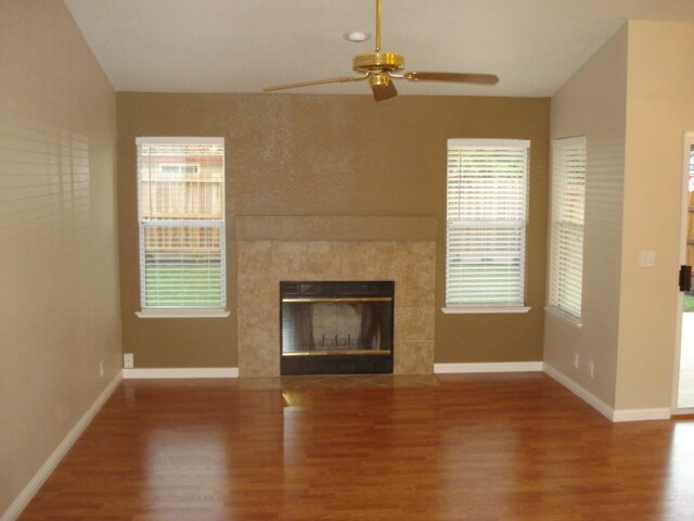 Building Photo - 1421 Everett Way