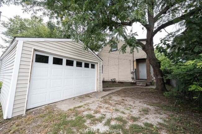 Building Photo - "Spacious 4-Bedroom Home on Orange Street with 2 Full Baths and 2260 Sq. Ft. in Indianapolis!"