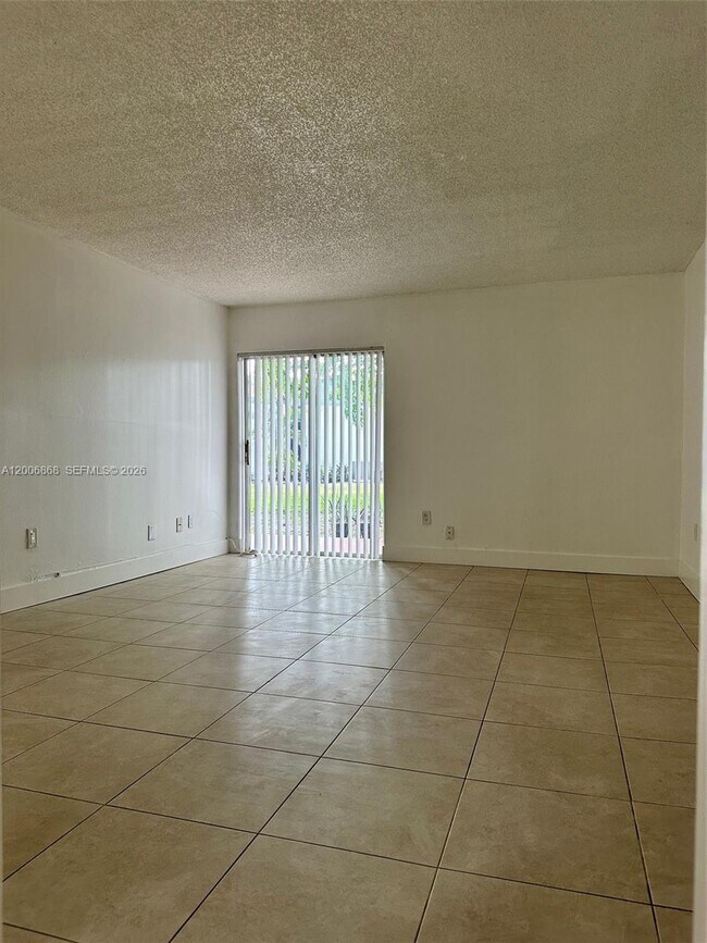 Building Photo - 9357 Fontainebleau Blvd