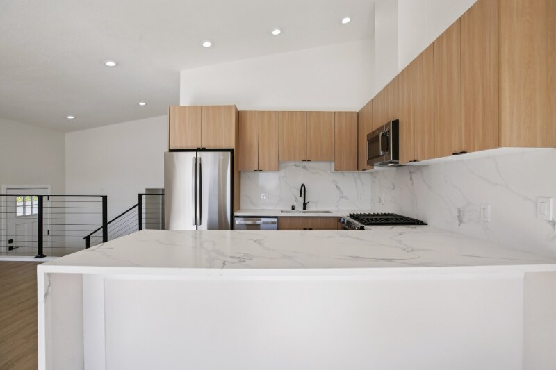 Building Photo - 25051 La Cresta Dr