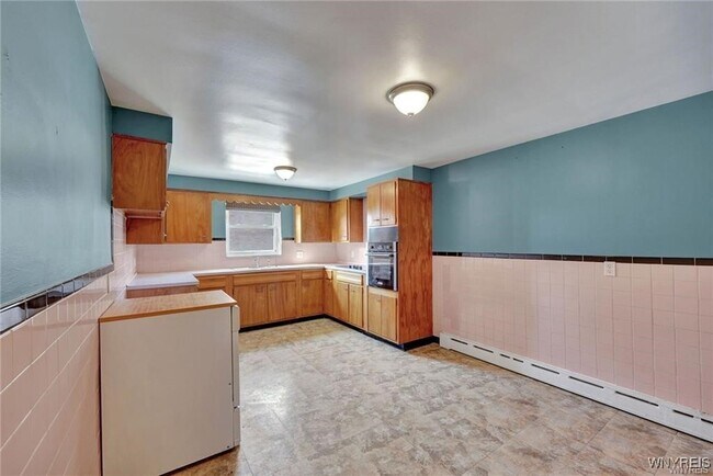 Building Photo - 626 Kenmore Ave