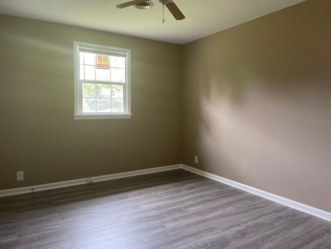 Building Photo - 2bd 1 ba Duplex in Hermitage