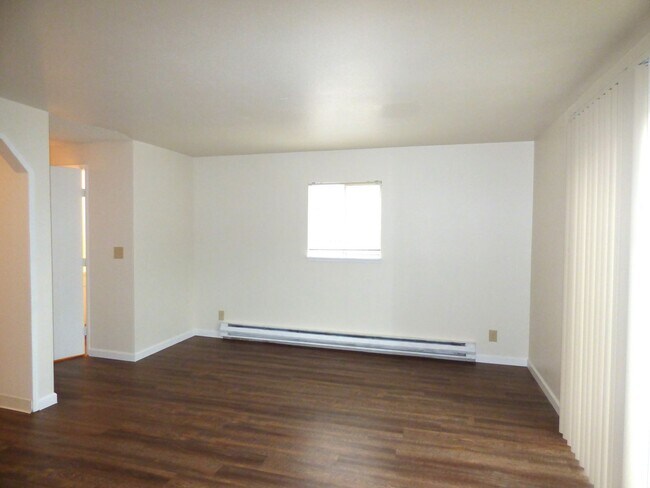 Building Photo - 2 bed 1.5 bath Townhome in Keizer