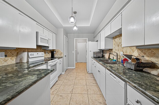 Building Photo - 7655 S Braeswood Blvd
