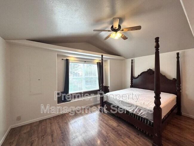 Building Photo - 2005 8th Ave N