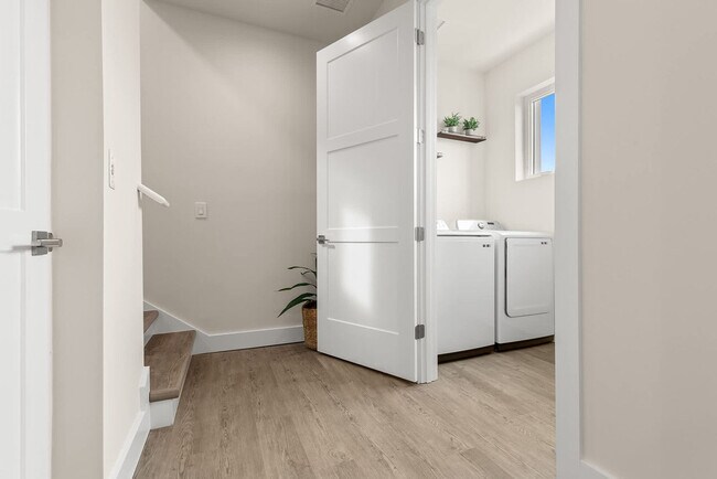 Building Photo - 620 Petit Wy