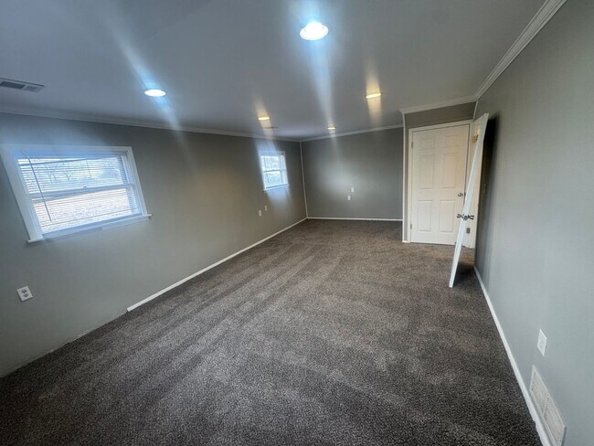 Building Photo - Gorgeous West Lafayette 4 bedroom Home - New Kitchen, Many Upgrades!