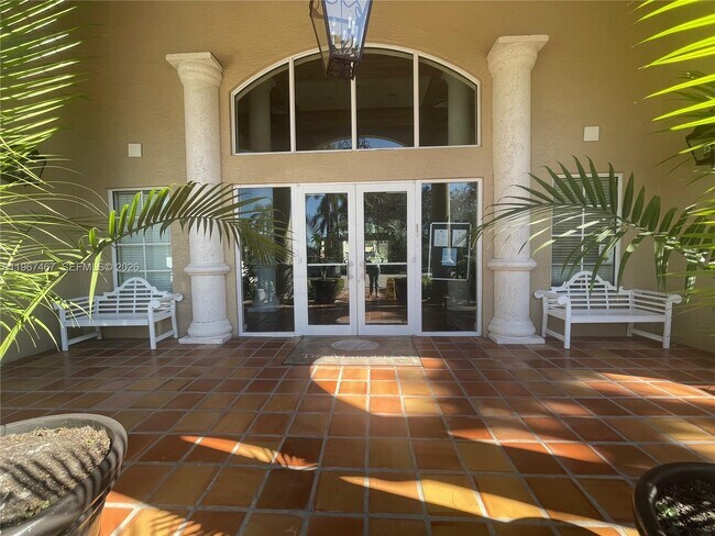 Building Photo - 100 SW 117th Terrace