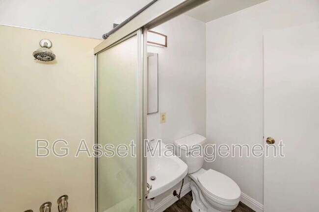 Building Photo - 1875 Powell St