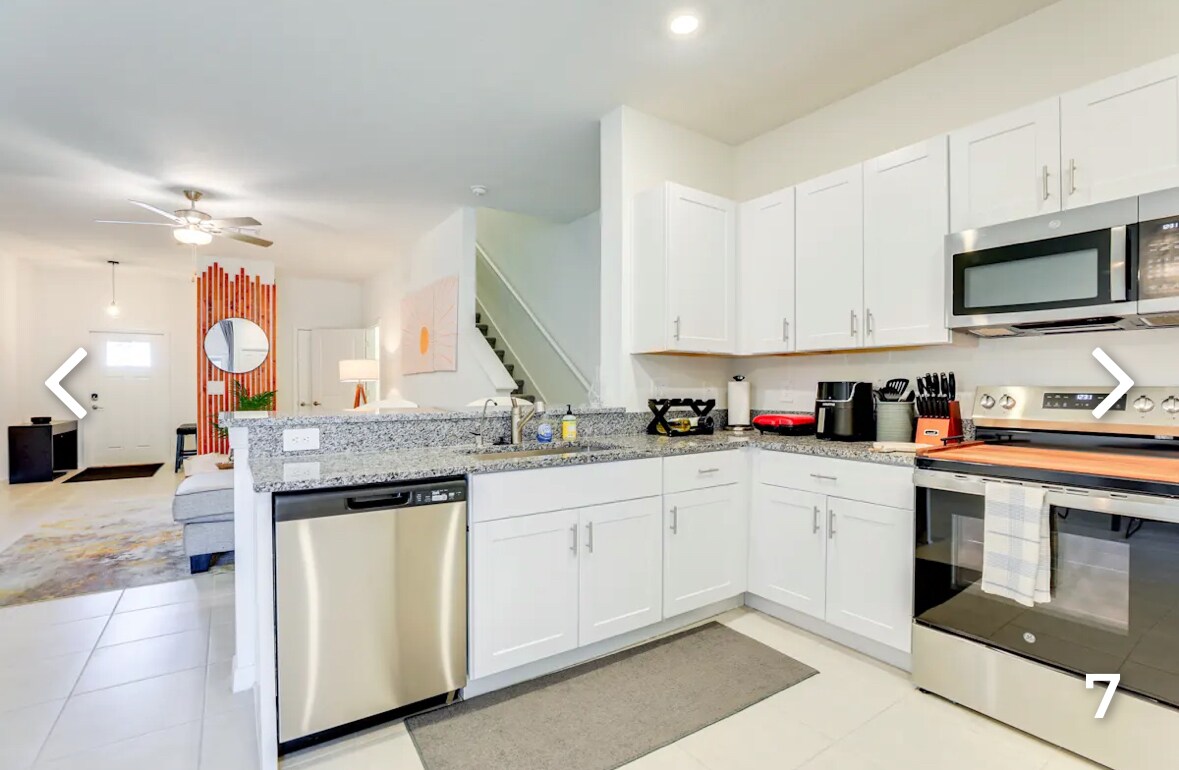 Building Photo - 2579 Sunray Venus Way