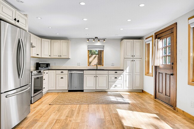 Building Photo - 28929 Golf Way