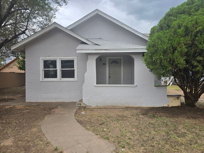 Building Photo - 312 S Avenue B