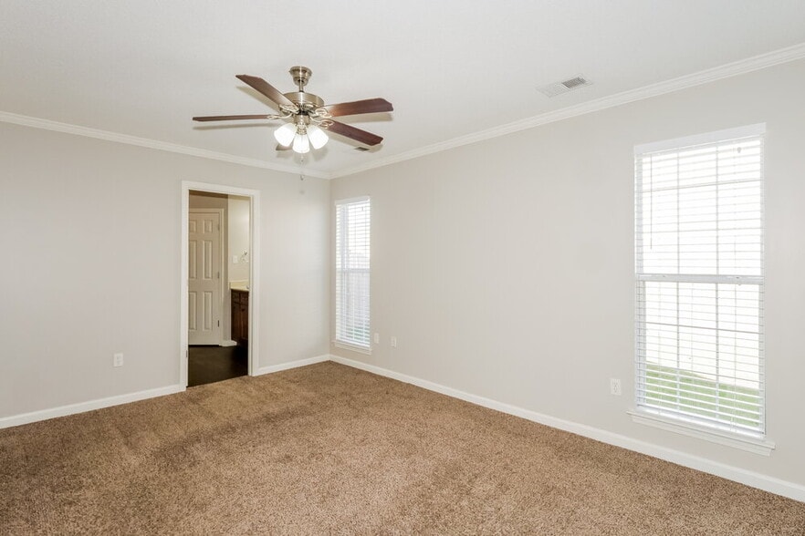 Building Photo - 5733 Fawn Dr