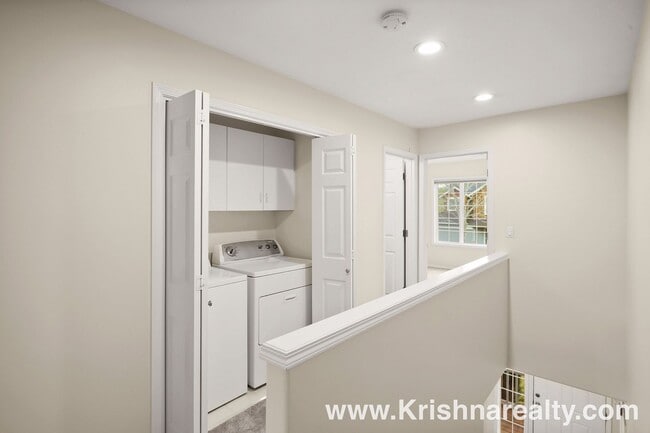 Building Photo - Gorgeous 3 BD* 2.5 BA* Updated Duplex Located in Historic Orenco in the Elk Meadows Community! *S...