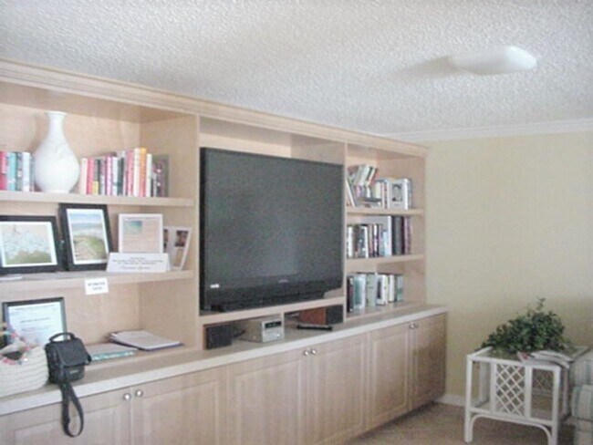 Building Photo - GREAT PRICE!  Gulf Horizon, Gulf Front, 2BR/2BA 1st Floor Condo