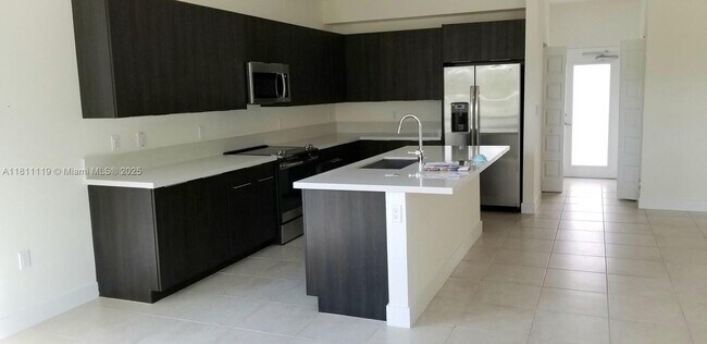 Building Photo - 4725 NW 85th Ave