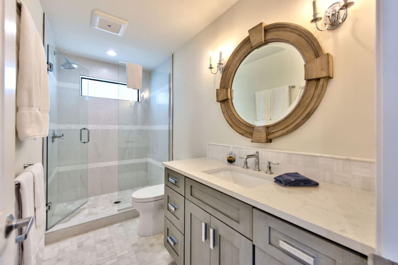 Building Photo - 588 111th Ave N