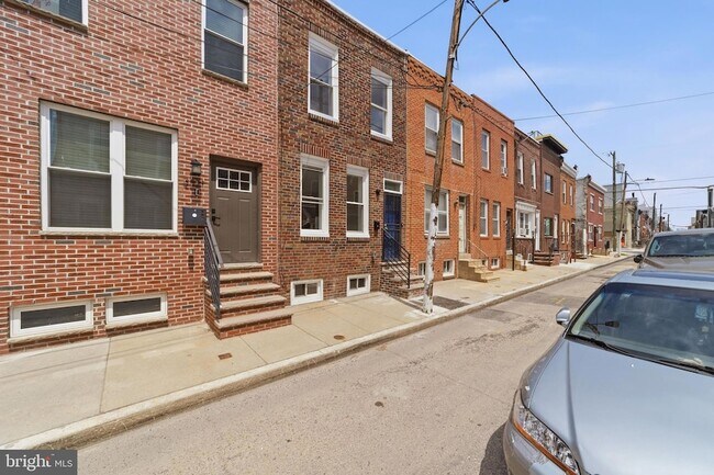Building Photo - 2319 Cross St