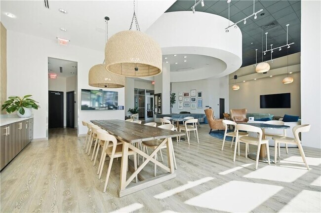 Building Photo - 1080 Peachtree St NE