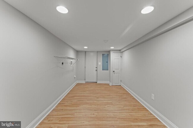 Building Photo - 1724 N Milton Ave