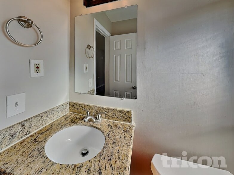 Building Photo - 616 Leisure Ave