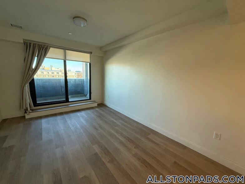 Building Photo - 1079 Commonwealth Ave