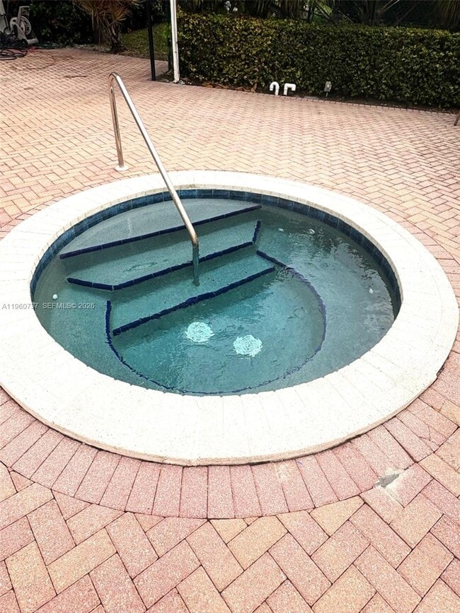 Building Photo - 900 NE 195th St