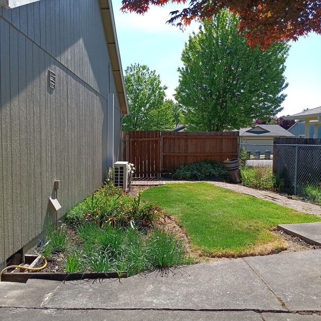 Building Photo - Great House With So Much To Offer In Independence!