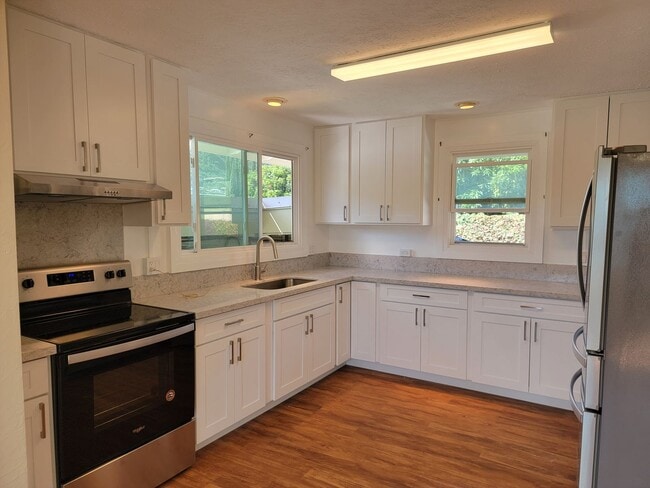 Primary Photo - Large Upstairs Unit, Split AC, Renovated