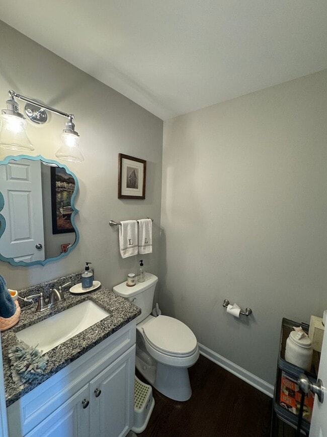 Building Photo - Beautiful 4 Bedroom Colonial