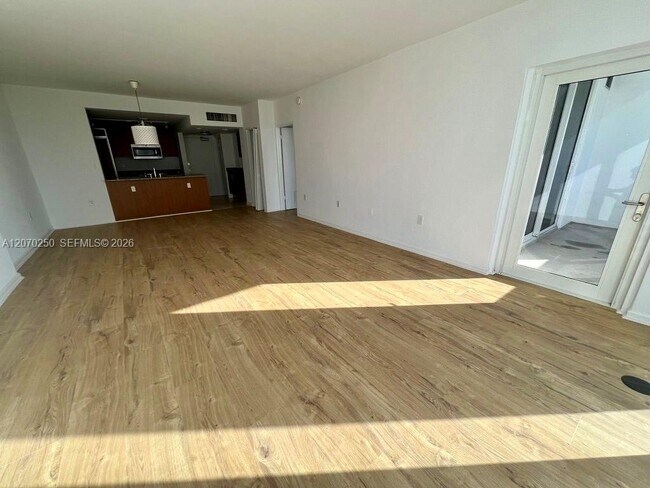 Building Photo - 10275 Collins Ave
