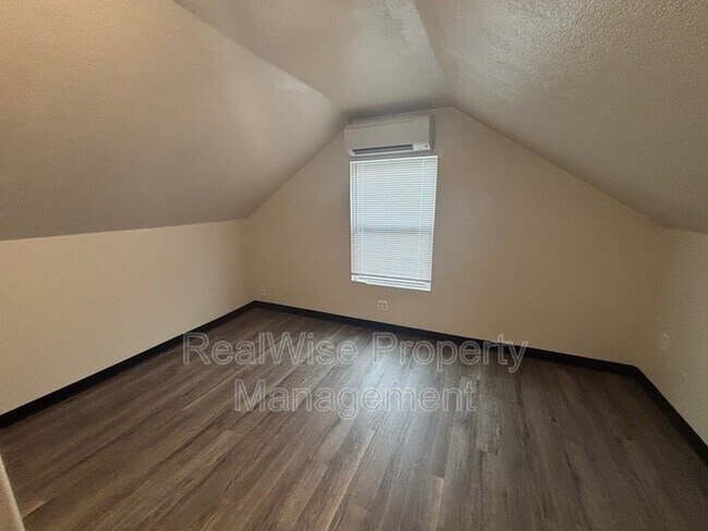 Building Photo - 364 W Selmar Ct